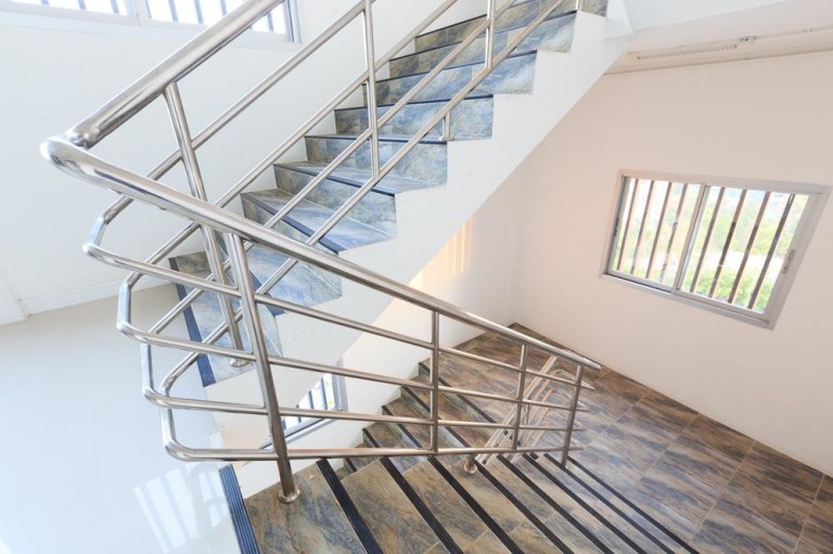 Pourquoi choisir une ferronnerie artisanale à Saint-Léonard ?